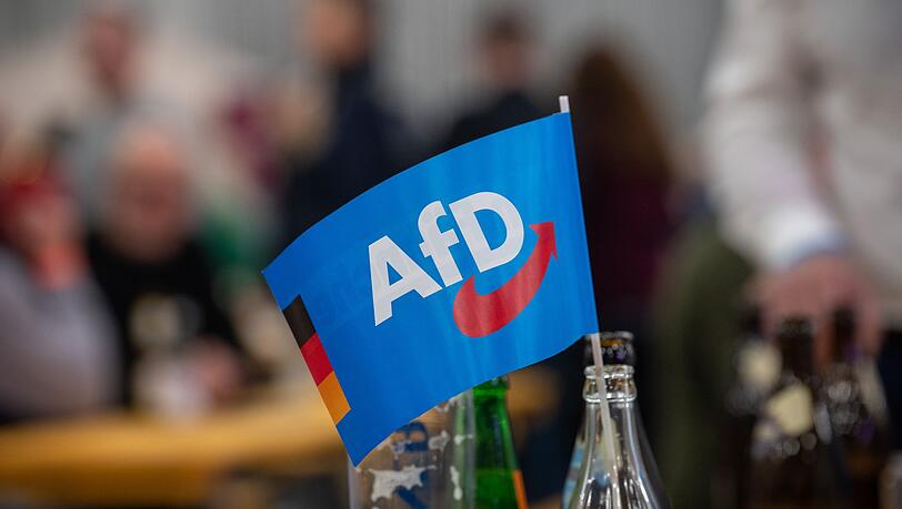 Die AfD in Bayern forderte 25 Cent Pfand pro Glasflasche und 5 Euro pro Getr&auml;nkekiste - ohne Erfolg. Weder der Landtag noch der Verband Privater Brauer gingen bei der Forderung mit. (Illustration)