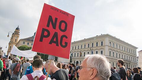 Das Bundesverfassungsgericht verhandelt am Dienstag und Mittwoch &uuml;ber zentrale Aspekte des bayerischen Polizeiaufgabengesetzes (PAG). (Archivbild)