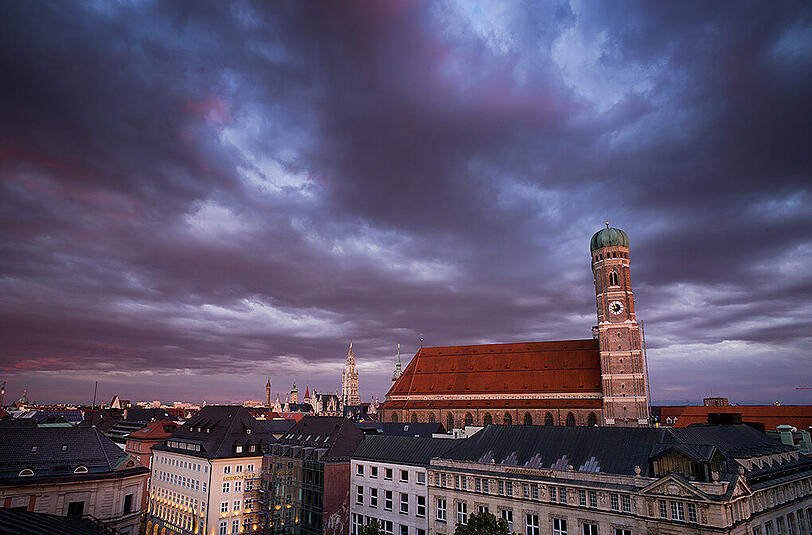 In den nächsten Tagen gibt es etliche dunkle Wolken über München. (Archivbild)