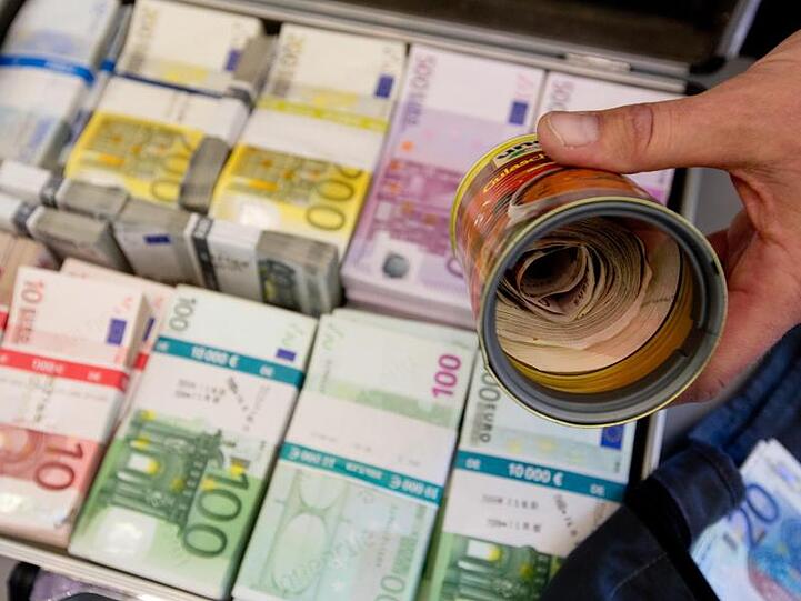 Nach jüngsten Medieninformationen soll der Fiskus in verschiedenen Ländern insgesamt um bis zu 55 Milliarden Euro geprellt worden sein.