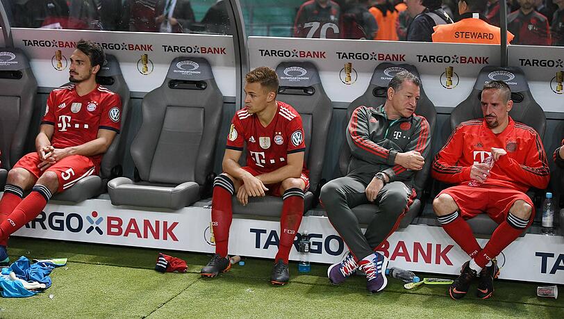 Gianni Bianchi, hier im Gespräch mit Bayern-Legende Franck Ribéry.