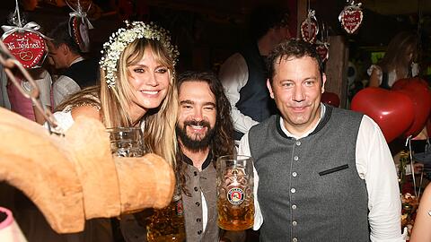 Regelmäßig feiern auf der Wiesn auch viele Prominente - im vergangenen Jahr zum Beispiel Heidi Klum, Tom Kaulitz und Lars Klingbeil (r). Regelmäßig feiern auf der Wiesn auch viele Prominente - im vergangenen Jahr zum Beispiel Heidi Klum, Tom Kaulitz und Lars Klingbeil (r).