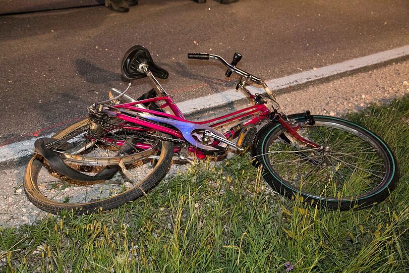 Die Bilder vom Unfallort - nun hat sich der Fahrer gestellt.