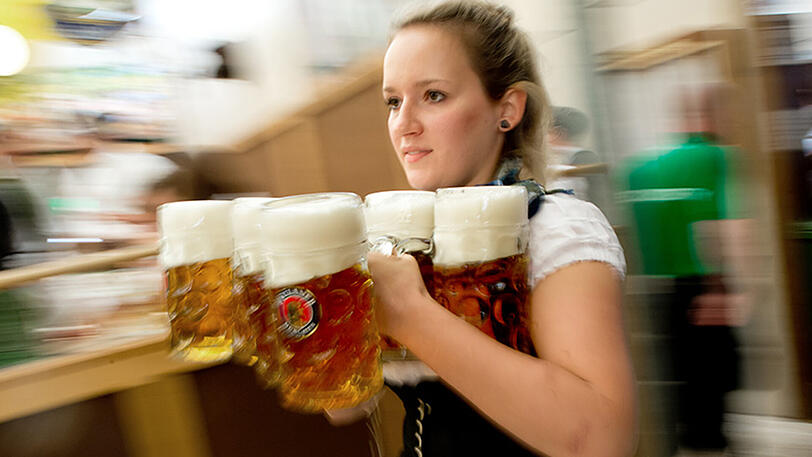 Die Preise für eine Maß Bier werden 2017 wohl wieder steigen.