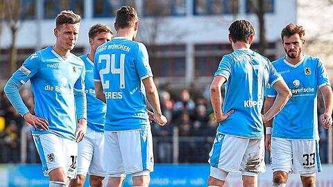 Fokus auf die Regionalliga: Die 1860-Spieler nach dem 1:2 gegen Bayreuth am Montag.
