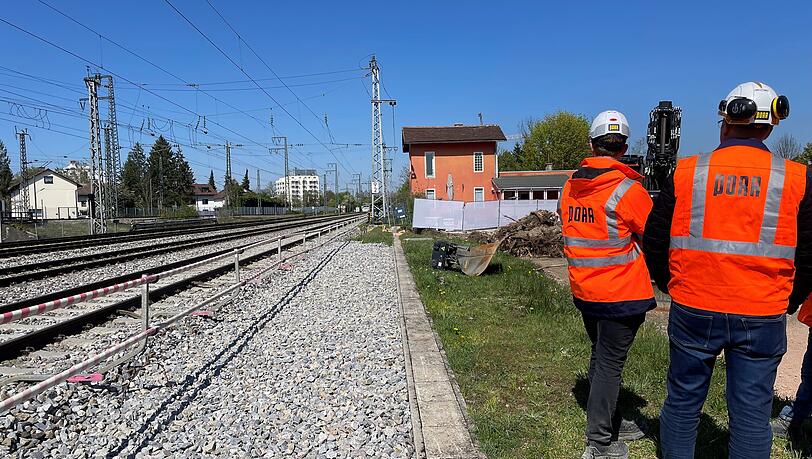 Blick von den Gleisen N&auml;he Bodenseestra&szlig;e in Pasing in Richtung S-Bahnhof Westkreuz.