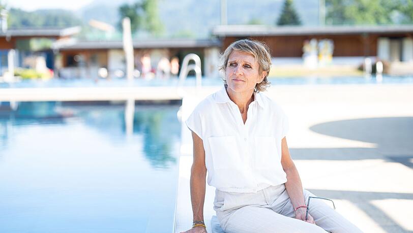 Susanne Pawlik hat den autobiografisch gefärbten Roman "Weiterschwimmen" über den Tod eines Kindes geschrieben. Susanne Pawlik hat den autobiografisch gefärbten Roman "Weiterschwimmen" über den Tod eines Kindes geschrieben.