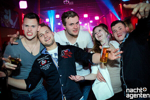 Die besten Party-Bilder vom Samstag. Hier von der Nachtgalerie.