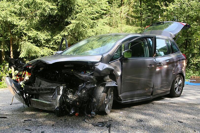 Die Bilder des Verkehrsunfalls im Landkreis Mühldorf.