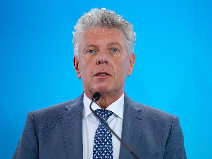 Dieter Reiter (SPD), Oberbürgermeister von München, spricht auf einer Pressekonferenz. Foto: Sven Hoppe/dpa