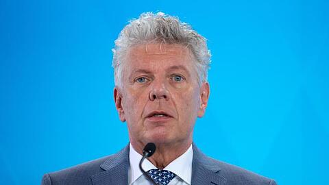 Dieter Reiter (SPD), Oberbürgermeister von München, spricht auf einer Pressekonferenz. Foto: Sven Hoppe/dpa