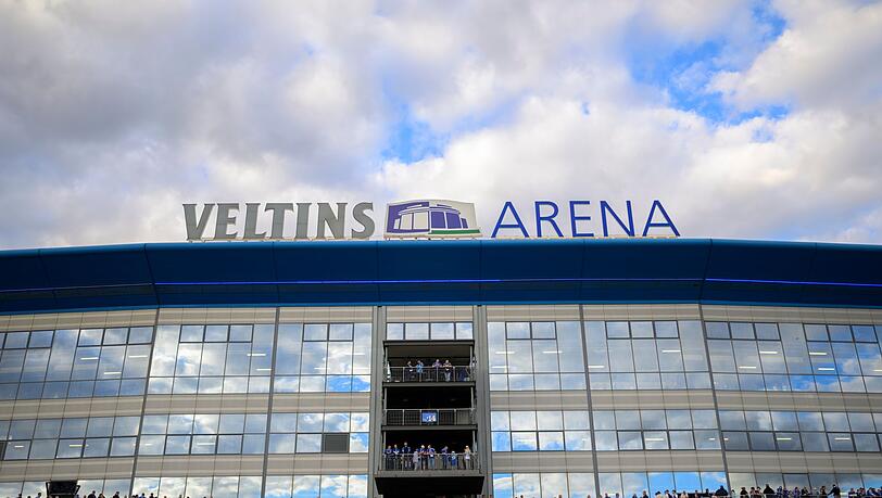 Der Mann war nach Angaben der Polizei bei einer F&uuml;hrung durch das Stadion vom FC Schalke 04 dabei gewesen. (Symbolbild)