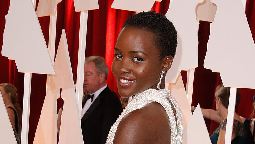 2014 war das Jahr für Shootingstar Lupita Nyong'o (32): Für ihre Rolle in "12 Years a Slave" wurde sie mit einem Oscar ausgezeichnet, und auf den roten Teppichen drehte sich jeder nach ihr um - klarer Fall auch für "People": Sie ist die Schönste. 2014 war das Jahr für Shootingstar Lupita Nyong'o (32): Für ihre Rolle in "12 Years a Slave" wurde sie mit einem Oscar ausgezeichnet, und auf den roten Teppichen drehte sich jeder nach ihr um - klarer Fall auch für "People": Sie ist die Schönste.