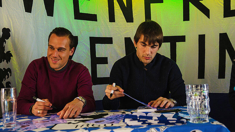 Schrieben fleißig Autogramme: Liendl und Stojkovic.