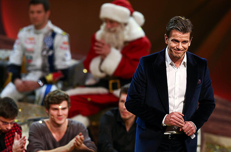Moderator Markus Lanz verabschiedet sich am 13.12.2014 in der 215. ZDF-Show "Wetten, dass..?" in Nürnberg