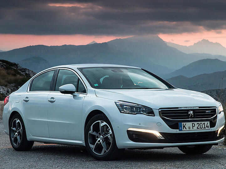 Markanter Kühlergrill beim neuen Peugeot 508