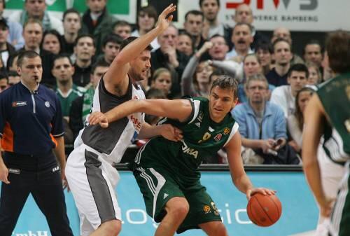 Hat schon  Bamberg-Erfahrung: Mit Panathinaikos Athen spielte Andrija Zizic (Mitte) in der EuroLeague gegen die Brose Baskets.