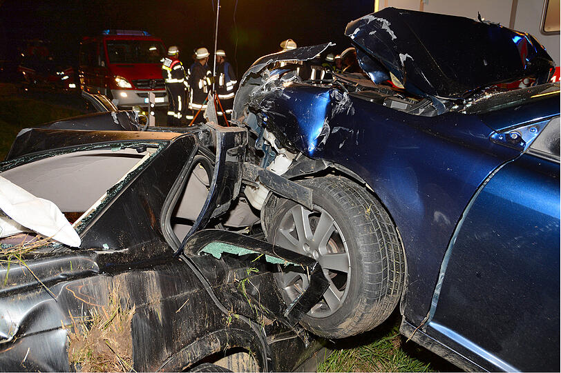 Horror-Crash bei Landshut. Die Bilder vom Rettungseinsatz.