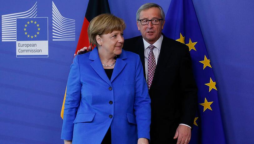 Jean-Claude Juncker hat Bundeskanzlerin Angela Merkel angerufen und sich erneut mit ihr über die Griechenland-Krise ausgetauscht. Jean-Claude Juncker hat Bundeskanzlerin Angela Merkel angerufen und sich erneut mit ihr über die Griechenland-Krise ausgetauscht.