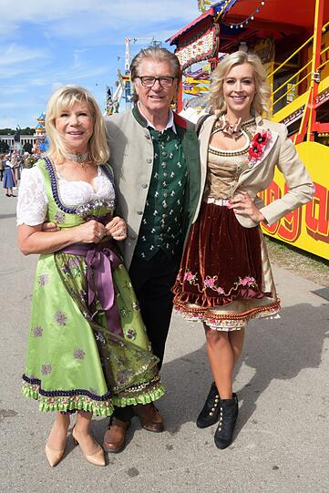 Marianne und Michael Hartl mit Verena Kerth