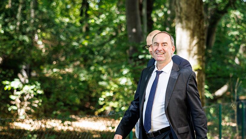 Nach der Affäre um Hubert Aiwanger können die Freien Wähler in Bayern in einer weiteren Umfrage um vier Punkte zulegen.