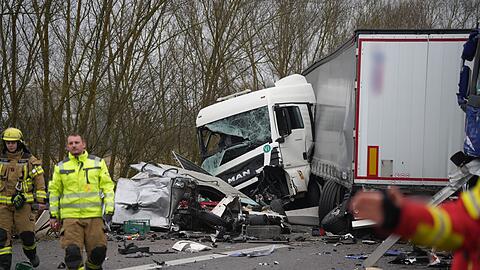 Die A93 wurde nach dem Unfall am Morgen gesperrt.