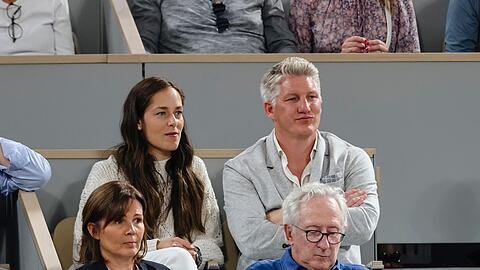 Bei den French Open feierte Ana Ivanović einen ihrer größten Erfolge - 2022 sitzt sie hier mit ihrem Mann im Publikum.