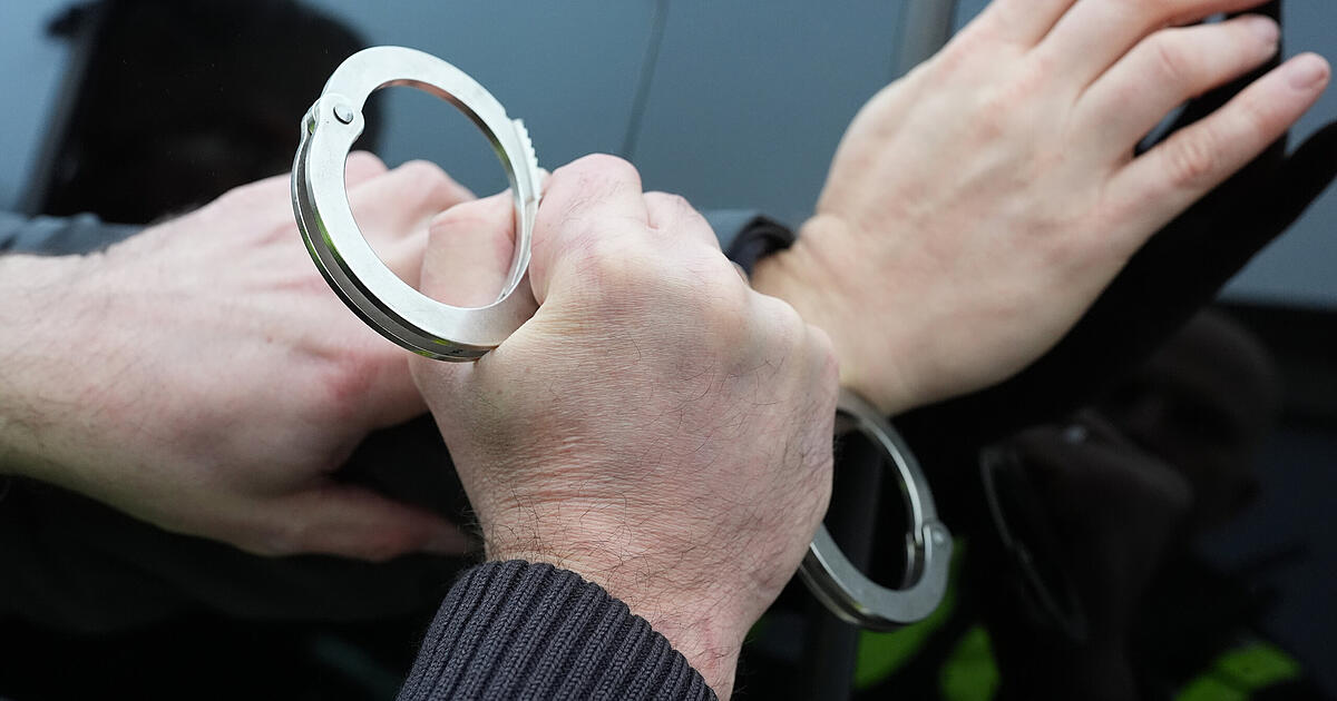 Resoluter-Gastwirt-aus-der-M-nchner-Au-ringt-renitenten-Gast-nieder