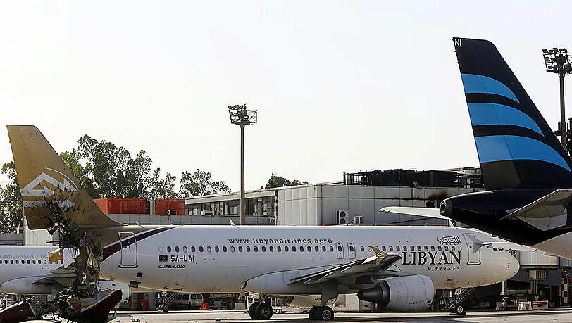 Bei den blutigen Kämpfen um den Flughafen von Tripolis erbeuteten die Islamisten mehrerer Passagiermaschinen. Bei den blutigen Kämpfen um den Flughafen von Tripolis erbeuteten die Islamisten mehrerer Passagiermaschinen.
