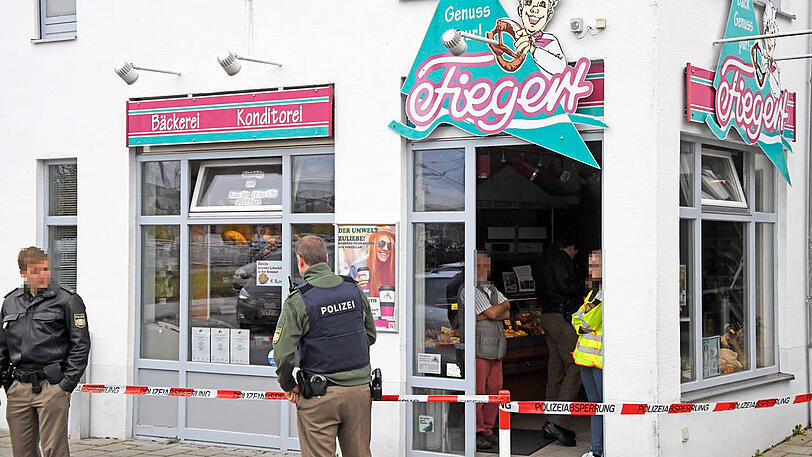 Zwei maskierte Männer bedrohten in einer Bäckerei in Höhenkirchen-Siegertsbrunn eine Verkäuferin und nahmen mehrere hundert Euro Bargeld mit.