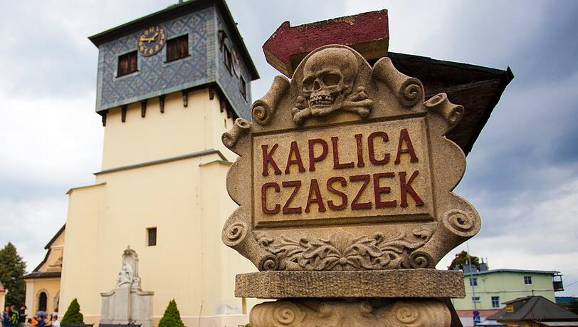 Schädel als Deko? In der Kapelle von Kudowa ist das so. Schädel als Deko? In der Kapelle von Kudowa ist das so.