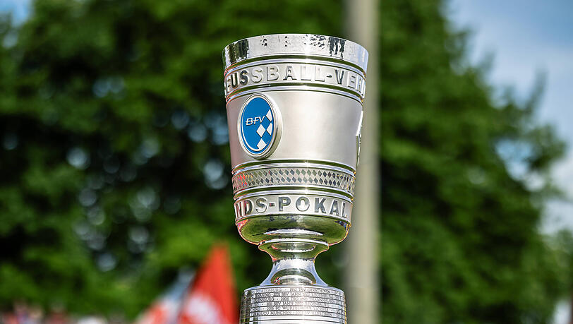 Der Toto-Pokal erinnert äußerlich an den großen Bruider, für den er die EIntrittskarte ist: Der DFB-Pokal. Der Toto-Pokal erinnert äußerlich an den großen Bruider, für den er die EIntrittskarte ist: Der DFB-Pokal.
