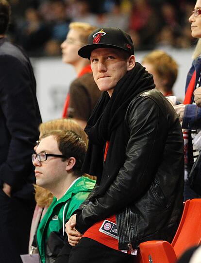 Aufsteiger Bayern München ließ dem überforderten Schlusslicht BG Göttingen am Wochenende beim 101:78 (57:45) keine Chance und verbuchte im Kampf um ein Play-off-Ticket in der Beko BBL einen Pflichtsieg. Unterstützung gab es dabei im AUDI Dome auch von der Münchner Fußball-Prominenz - die Bilder.