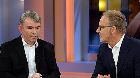 TV-Moderator Reinhold Beckmann während der Aufzeichnung der Sendung "Beckmann" im Fernsehstudio in Hamburg.