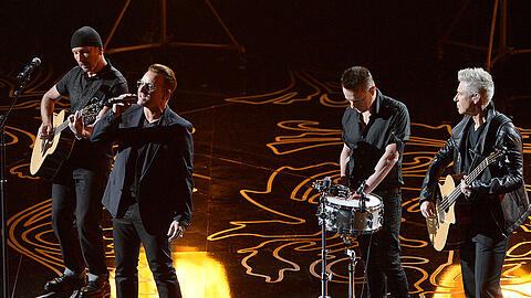 U2 um Frontmann Bono stehen kurz davor, Musikgeschichte zu schreiben