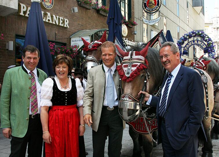 Lorenz und Maria Stiftl, hier 2009 mit Andreas Steinfatt und Christian Ude.