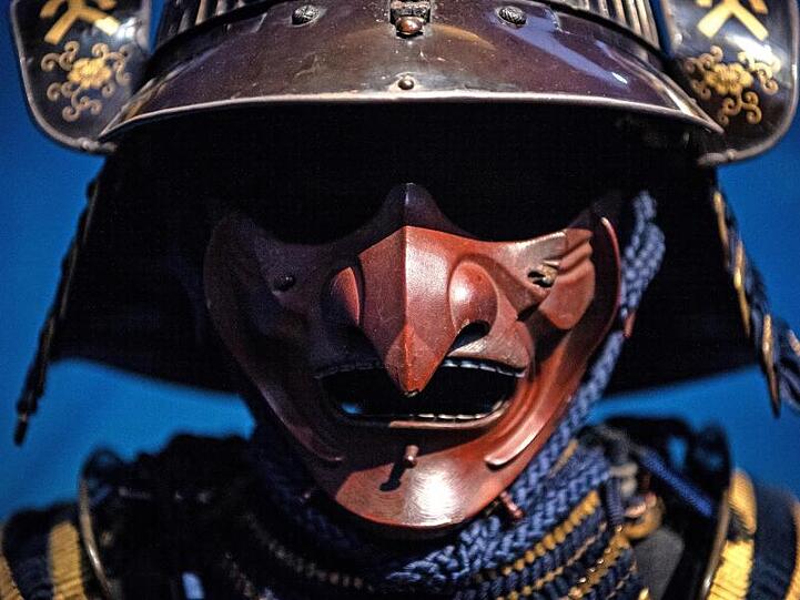 Die Rüstung eines Samurai-Kriegers ist zu sehen. Foto: Sina Schuldt