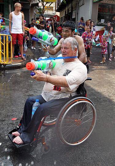 Die Bilder vom großen Songkran-Fest in Bangkok, deer größten Wasserparty der Welt.