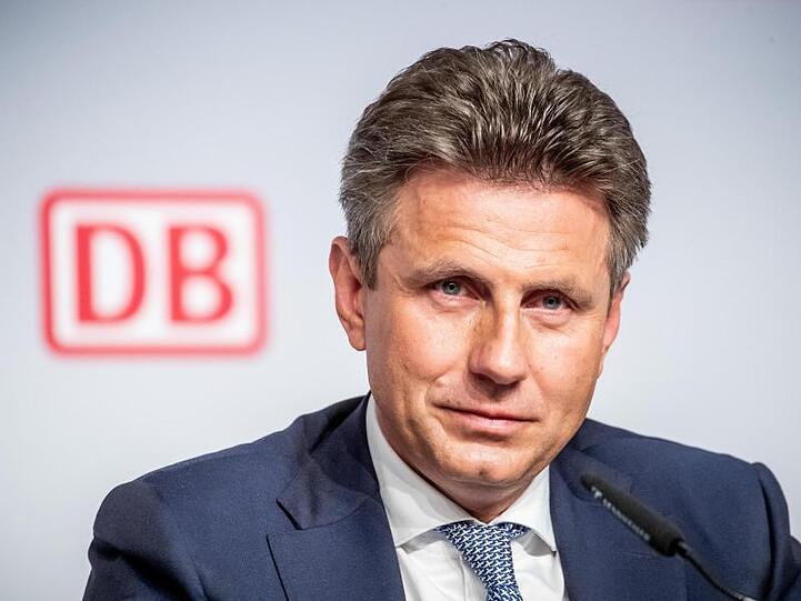 Doll war erst im April 2018 in den Vorstand berufen worden und ist dort seit Januar dieses Jahres auch für die Finanzen zuständig.