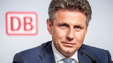 Doll war erst im April 2018 in den Vorstand berufen worden und ist dort seit Januar dieses Jahres auch für die Finanzen zuständig.