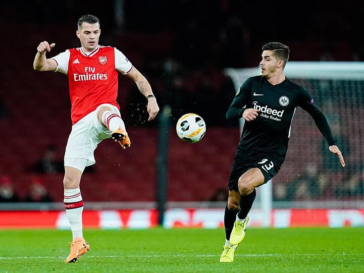 Wird mit Hertha BSC in Verbindung gebracht: Arsenals Granit Xhaka (l).