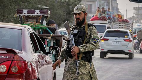 Die Taliban sind wegen ihrer Missachtung von Menschen- und vor allem Frauenrechten international isoliert. Nun will Deutschland aber offizielle Gespräche mit ihnen aufnehmen.