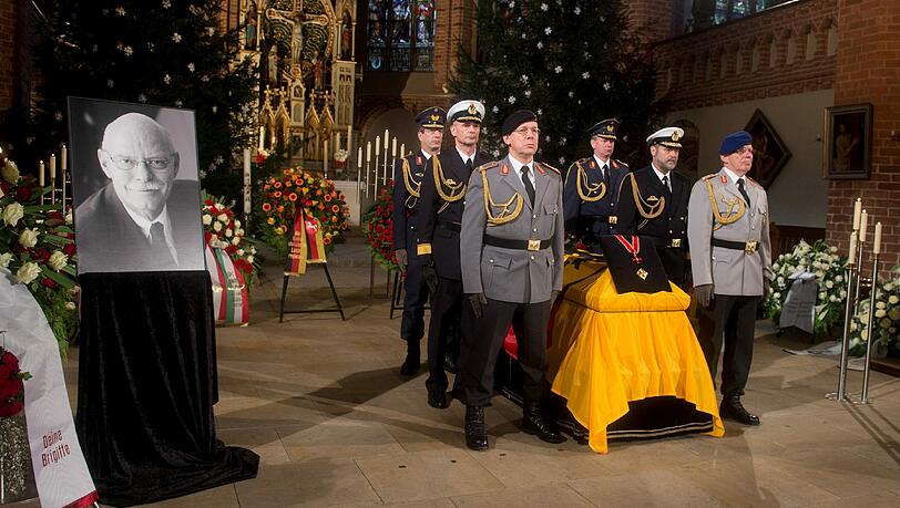 Trauerfeier in Uelzen für Peter Struck - die Bilder aus der St. Marien-Kirche