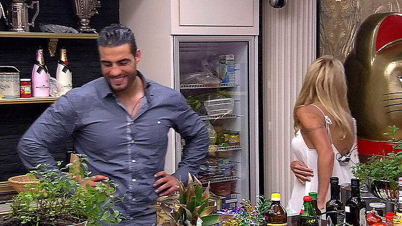 Tag 13 bei Big Brother: Pamela Anderson auf Flirtkurs mit Manuel Charr. Die Bilder