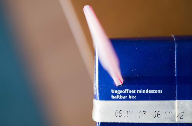 Die Debatte um vermeintlich abgelaufene Lebensmittel geht weiter: Eine große Mehrheit der Deutschen fordert, Supermärkte sollten abgelaufene Lebensmittel spenden müssen. Foto: Lino Mirgeler
