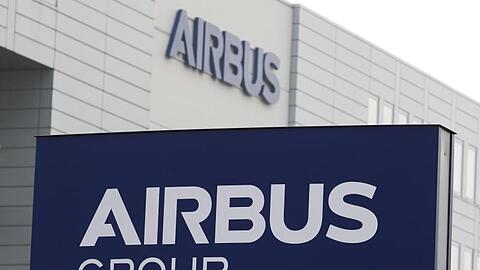 Der europäische Flugzeugbauer Airbus hat sich in den Untersuchungen zu Bestechungs- und Korruptionsvorwürfen nach eigenen Angaben in drei Ländern geeinigt.