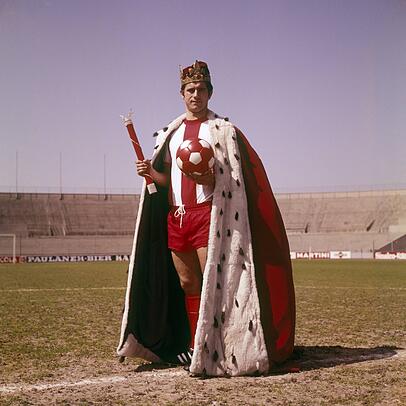 Gerd Müller, der Bomber der Nation, hält den Rekord aus der Saison 1971/72 mit 40 Treffern in der Bundesliga, Robert Lewandowski (bisher 36 Tore) kann die Marke nun knacken. Gerd Müller, der Bomber der Nation, hält den Rekord aus der Saison 1971/72 mit 40 Treffern in der Bundesliga, Robert Lewandowski (bisher 36 Tore) kann die Marke nun knacken.