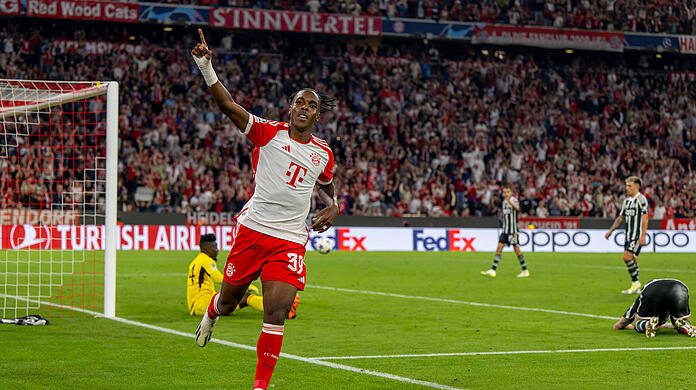 Er trifft schon wieder: Mathys Tel gegen Manchester United.