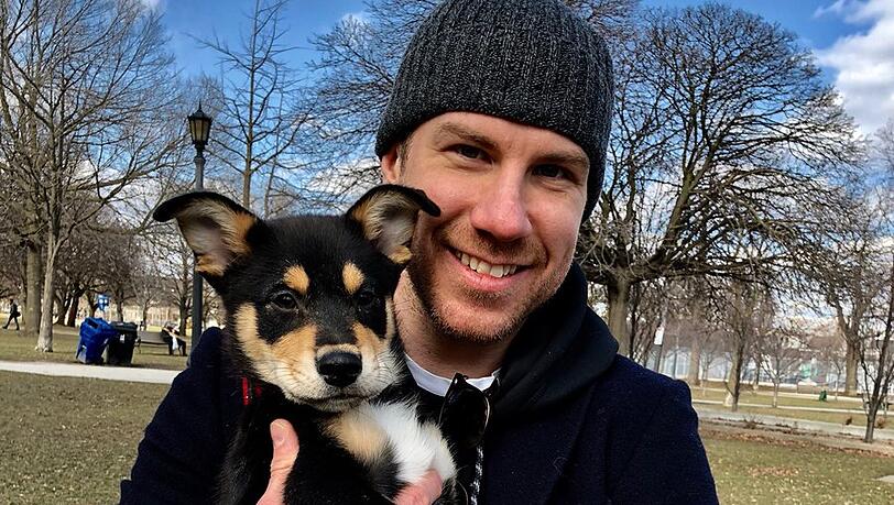 EHC-Neuzugang Derek Roy mit seinem Hund Gary. EHC-Neuzugang Derek Roy mit seinem Hund Gary.