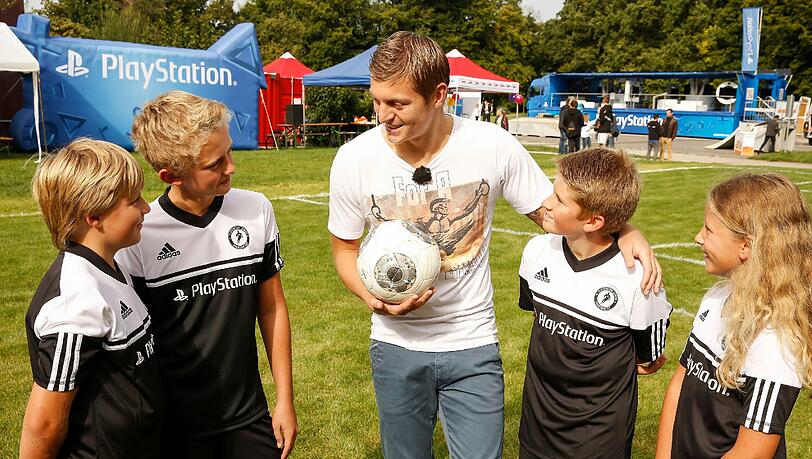 Nationalspieler und Bayern-Star Toni Kroos gab Experten-Ratschläge aus erster Hand. Nationalspieler und Bayern-Star Toni Kroos gab Experten-Ratschläge aus erster Hand.